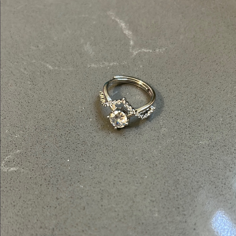 Elegant Silver Ring with Diamond for women who are Pregnant